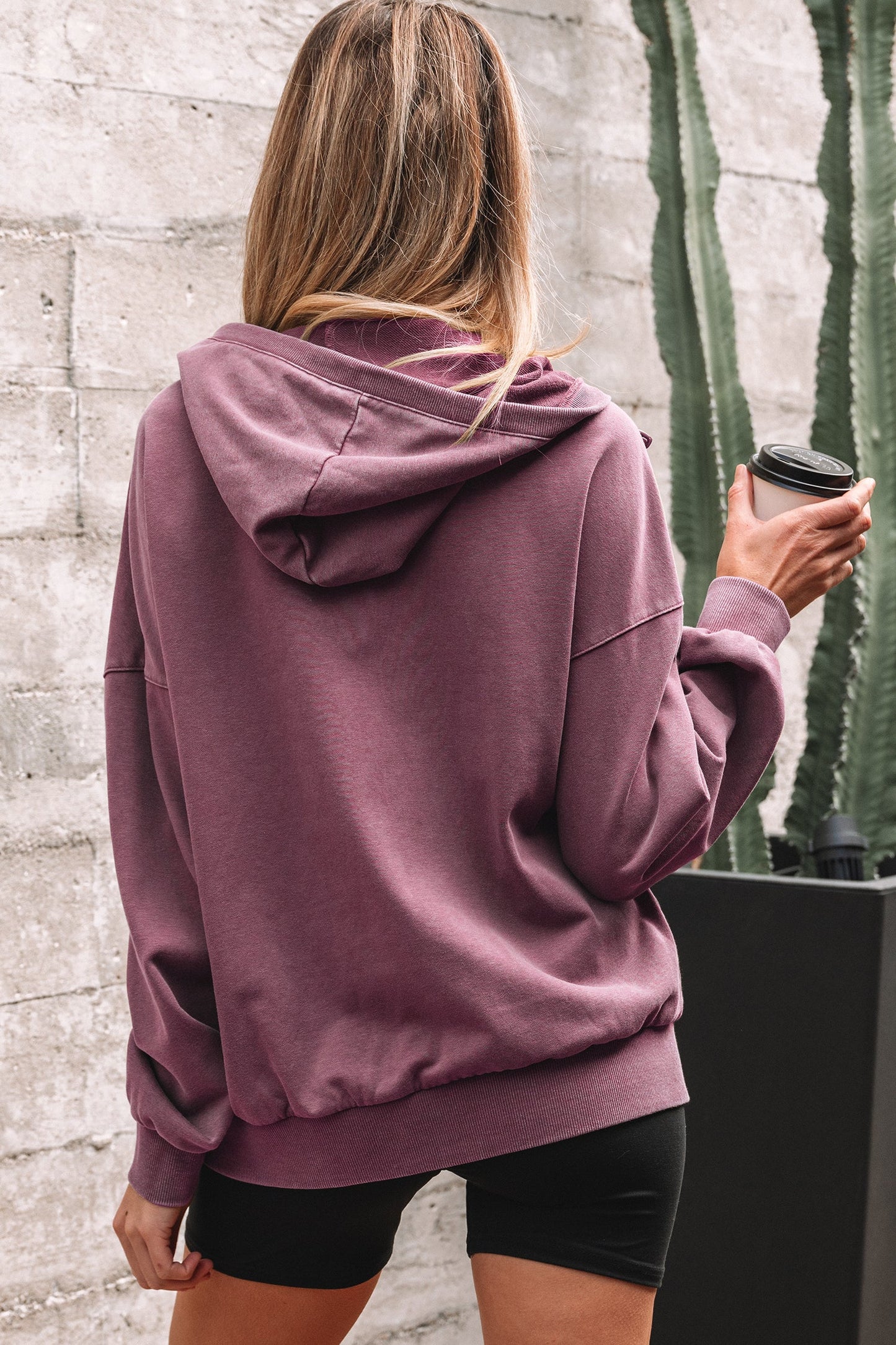 Sudadera con capucha holgada de lavado mineral con medio cierre y bolsillo canguro, negra