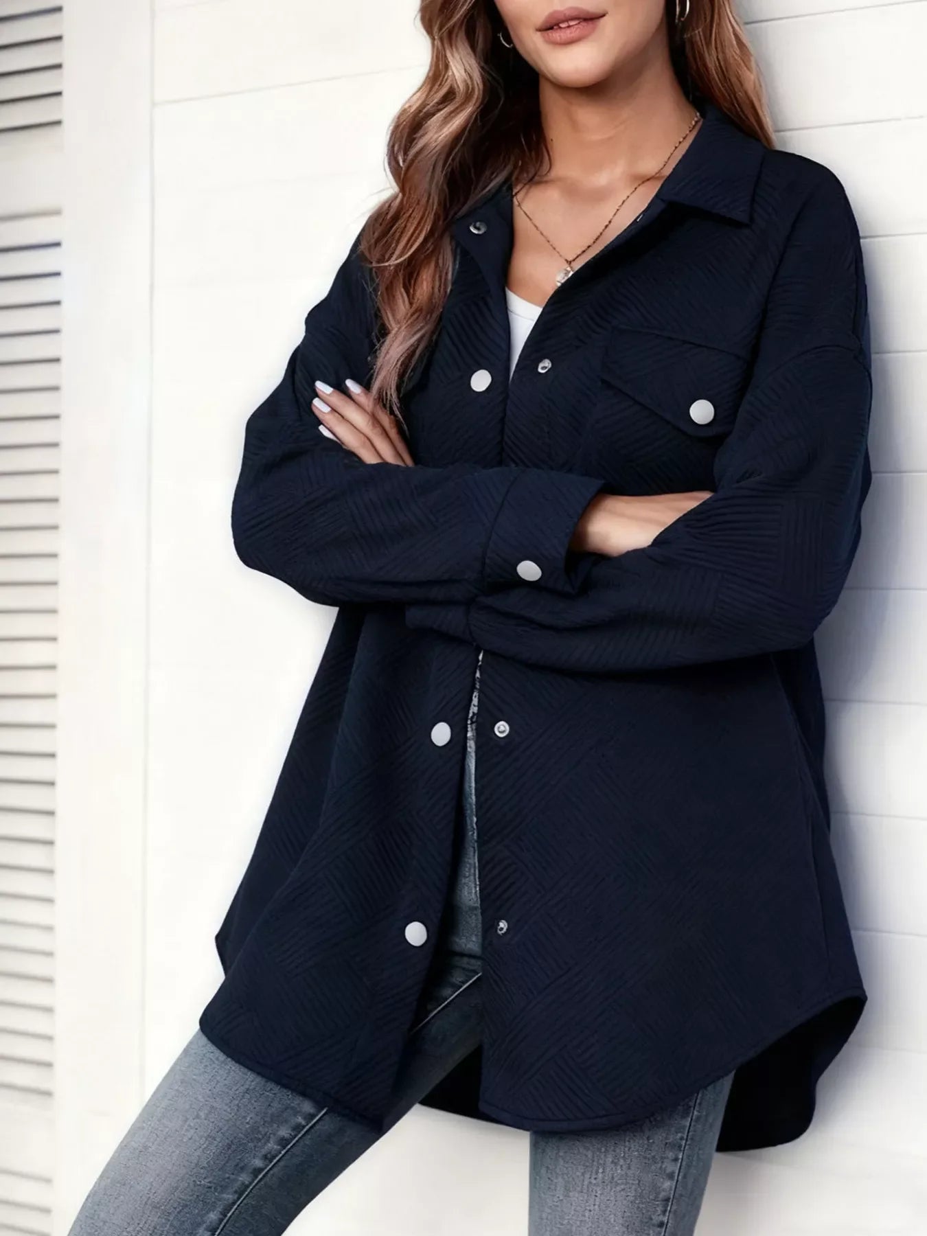 Chaqueta con broches texturizada