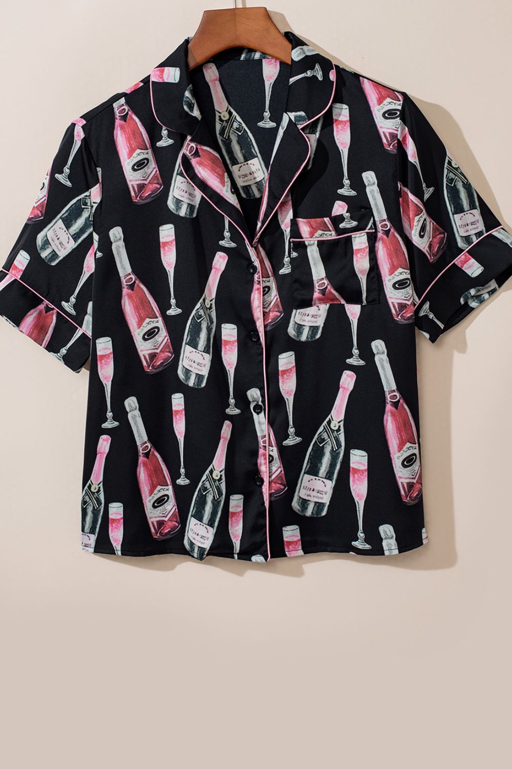 Conjunto de top de manga corta y shorts con estampado de champán