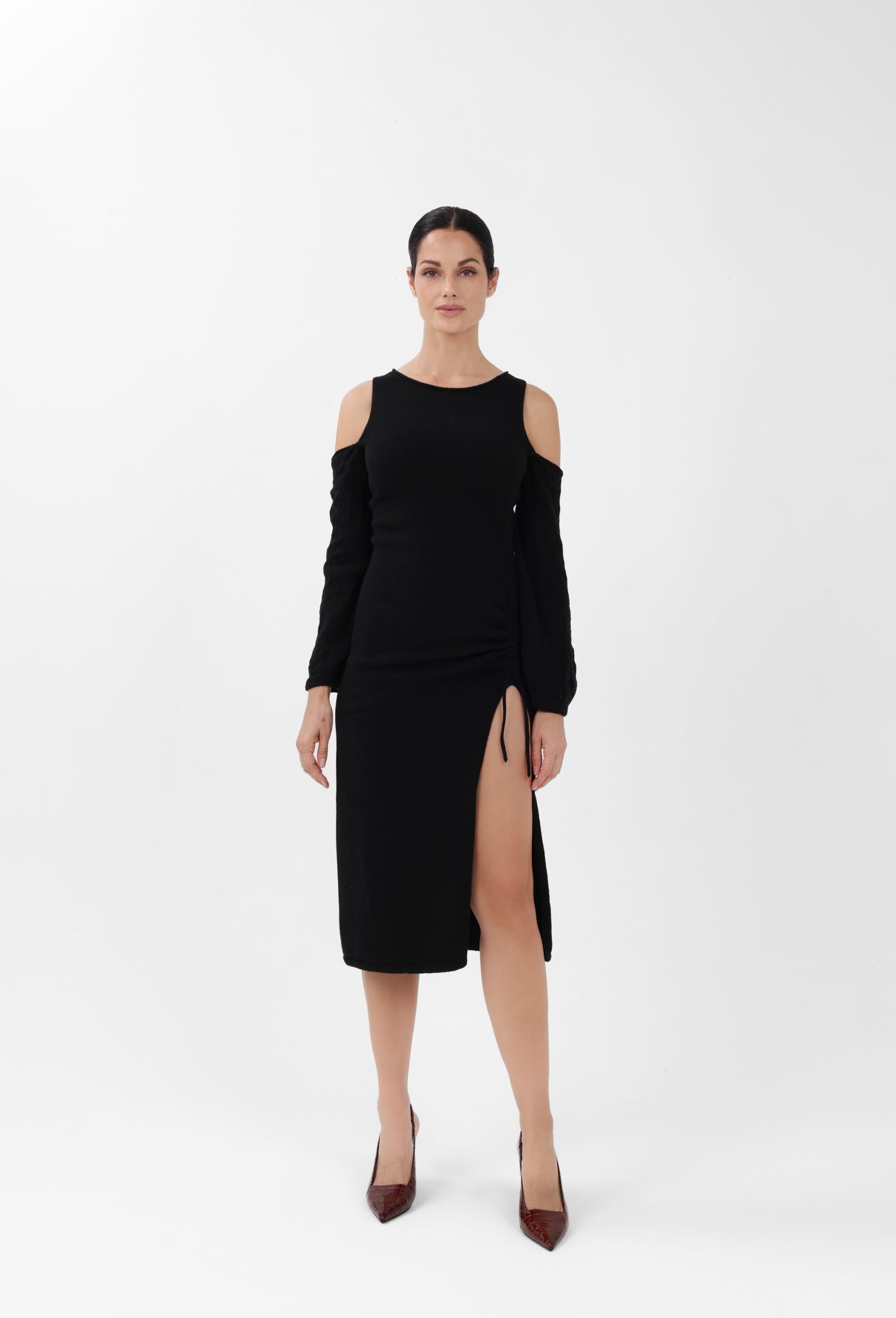 Vestido midi de cachemira con hombros descubiertos en negro