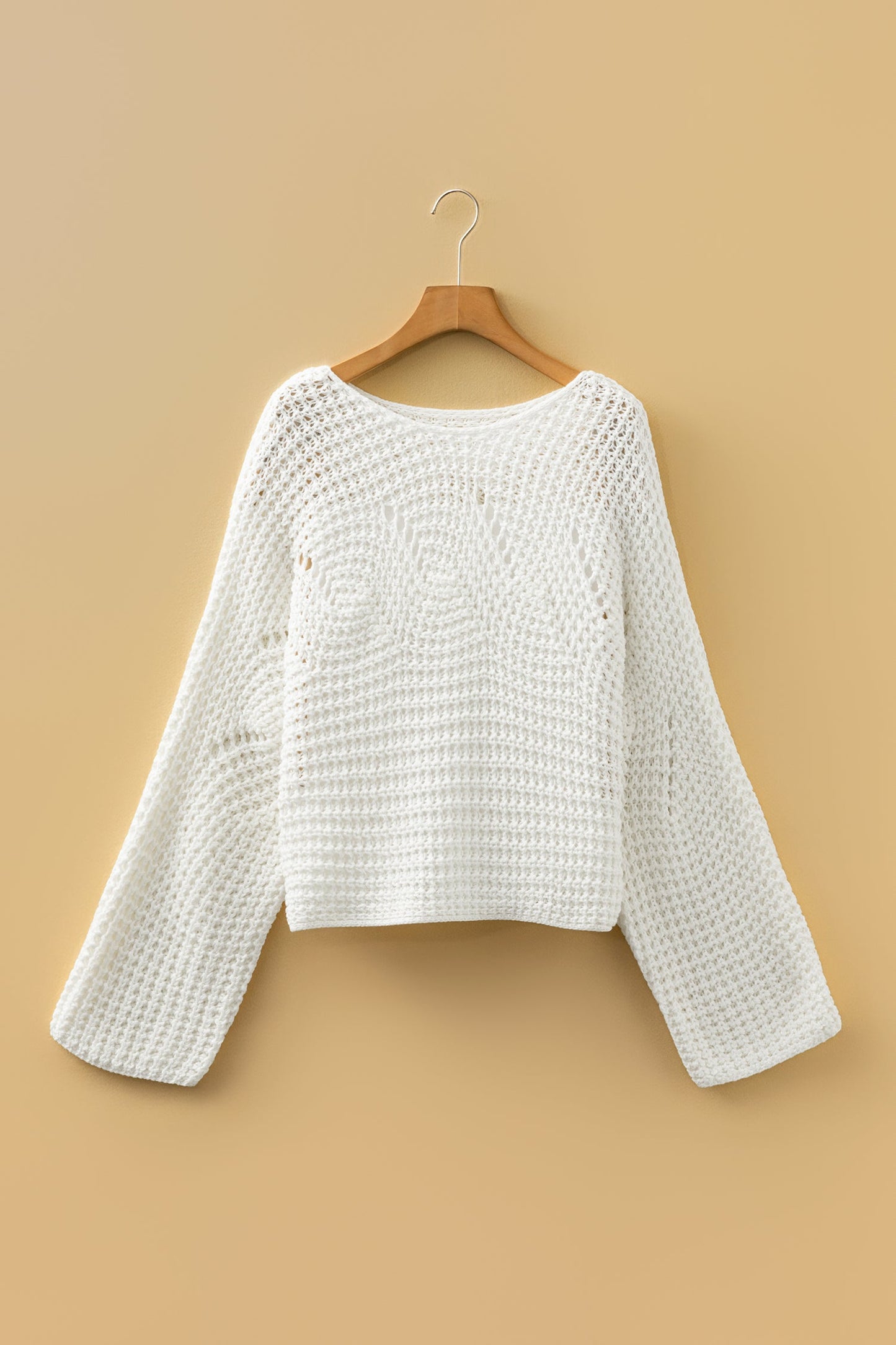 Suéter holgado con mangas anchas y detalles calados blancos