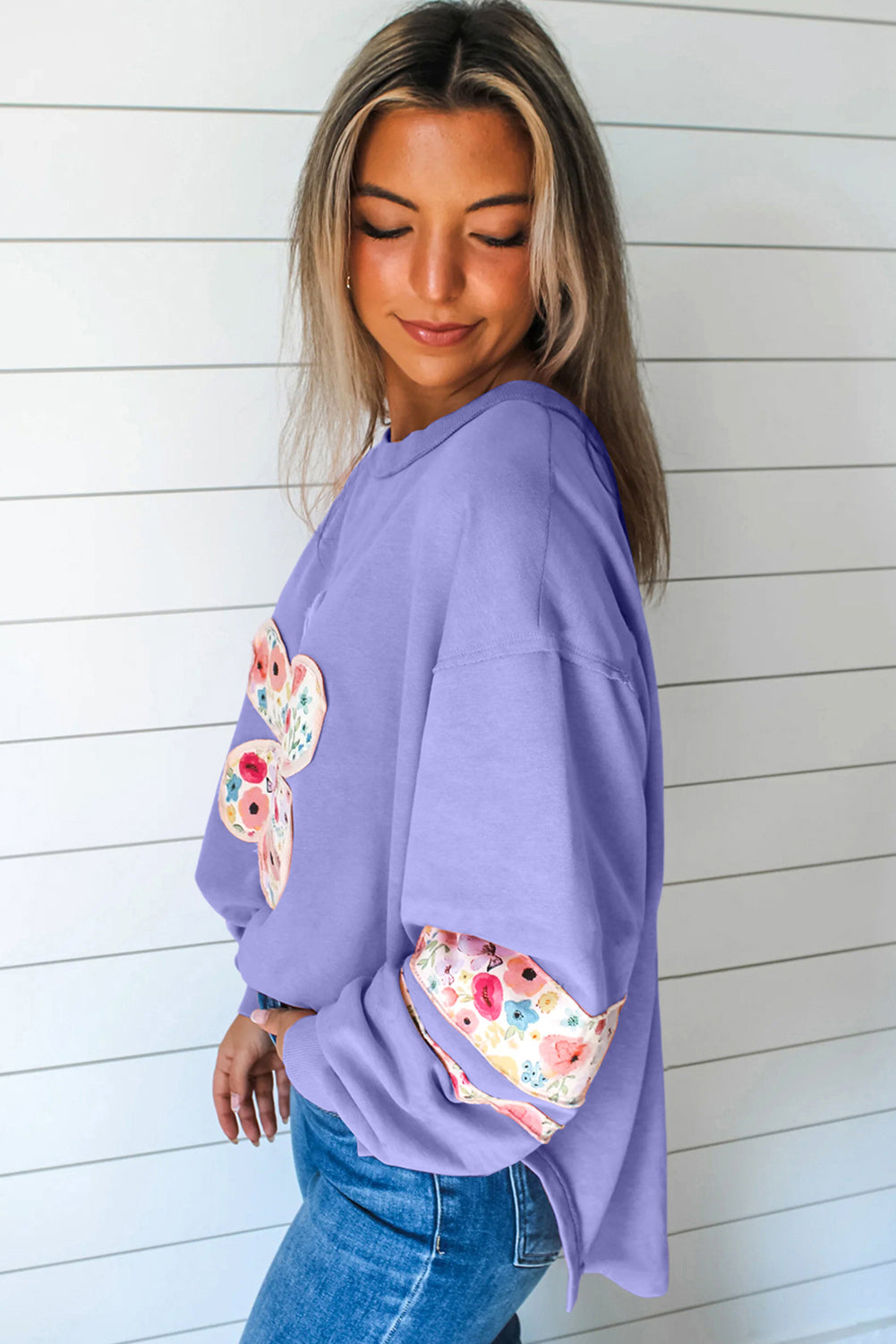 Sudadera tipo jersey con apliques de flores de glicinia y mangas caídas en patchwork