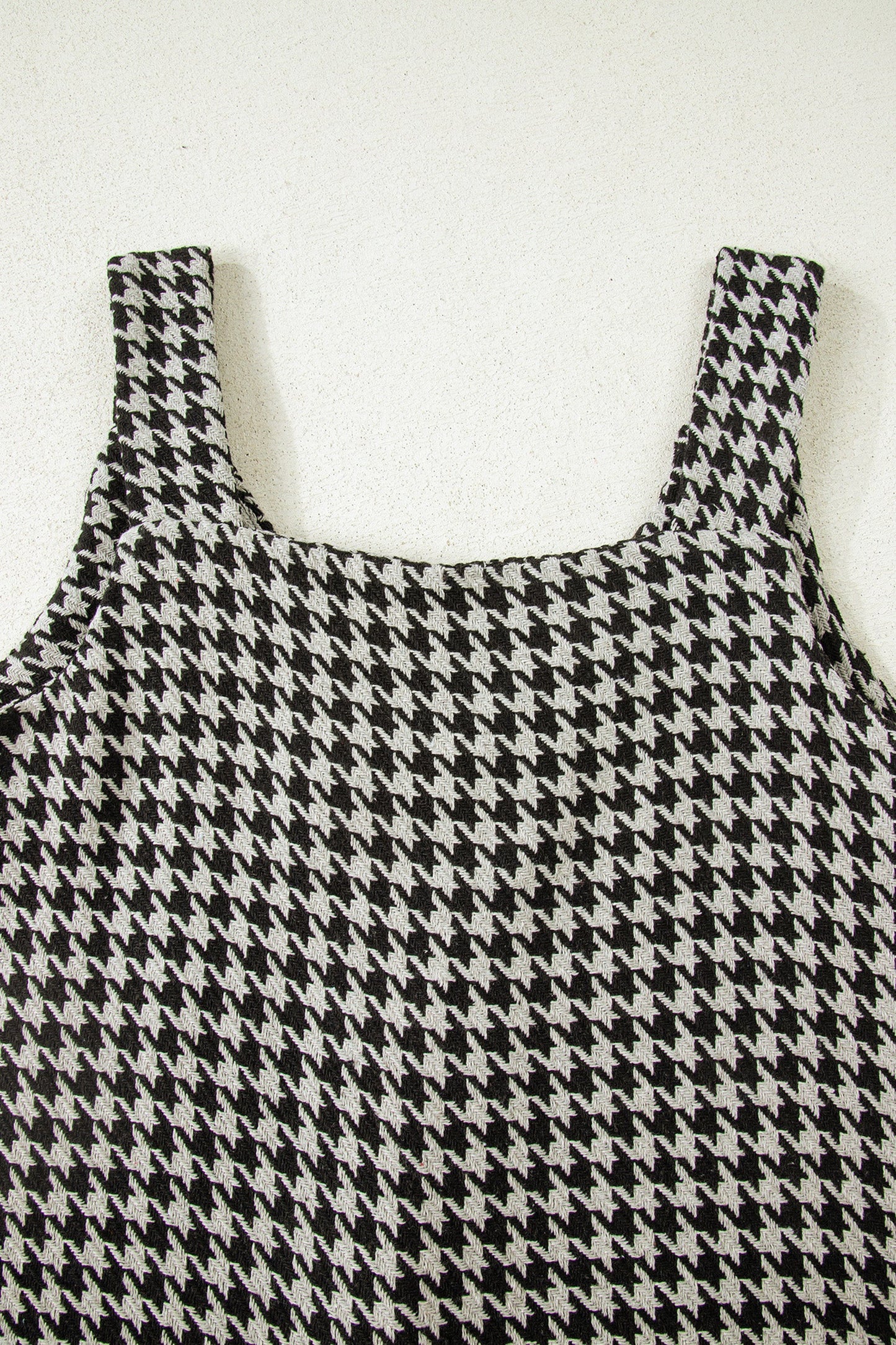 Minivestido sin mangas con cuello de pico y estampado de pata de gallo caqui