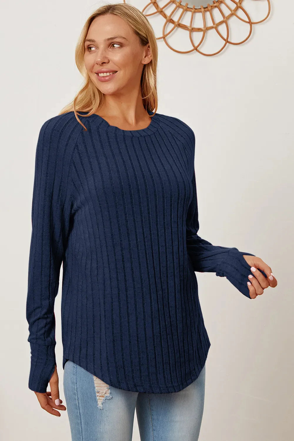 Camiseta básica de canalé con manga de orificio para pulgar y de talla completa para mujer