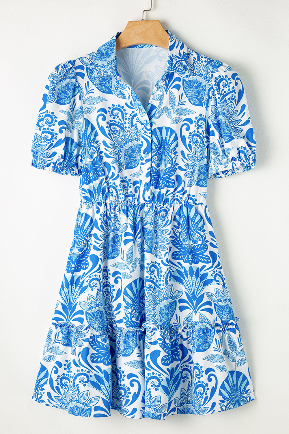 Minivestido fruncido con estampado floral retro azul cielo y cintura con cordón