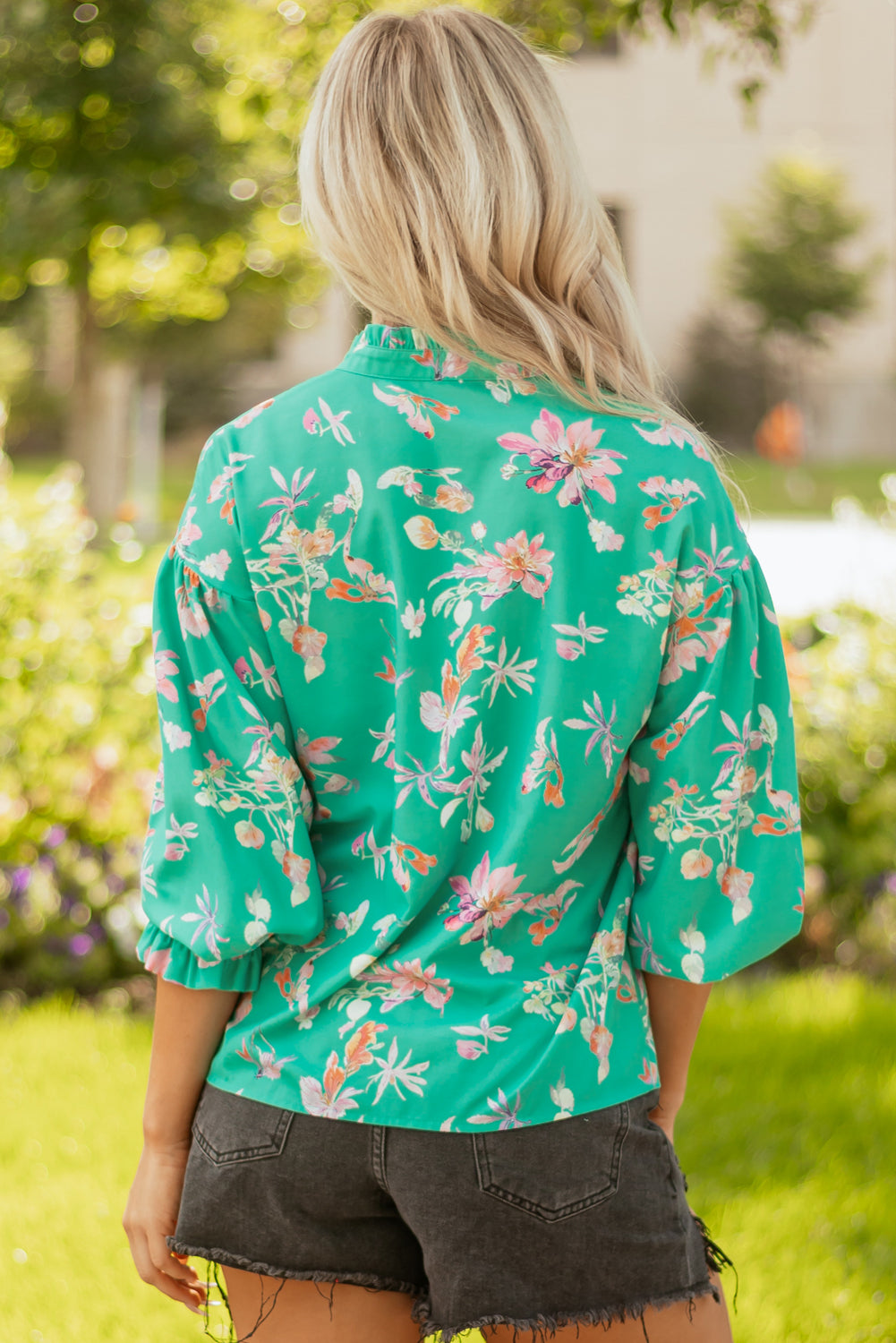Camisa de manga farol floral verde con botones delanteros