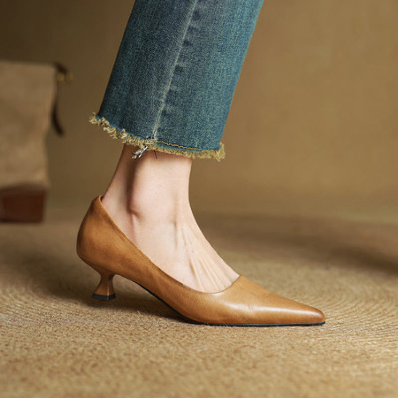 Pointed-Toe Commute Shoes