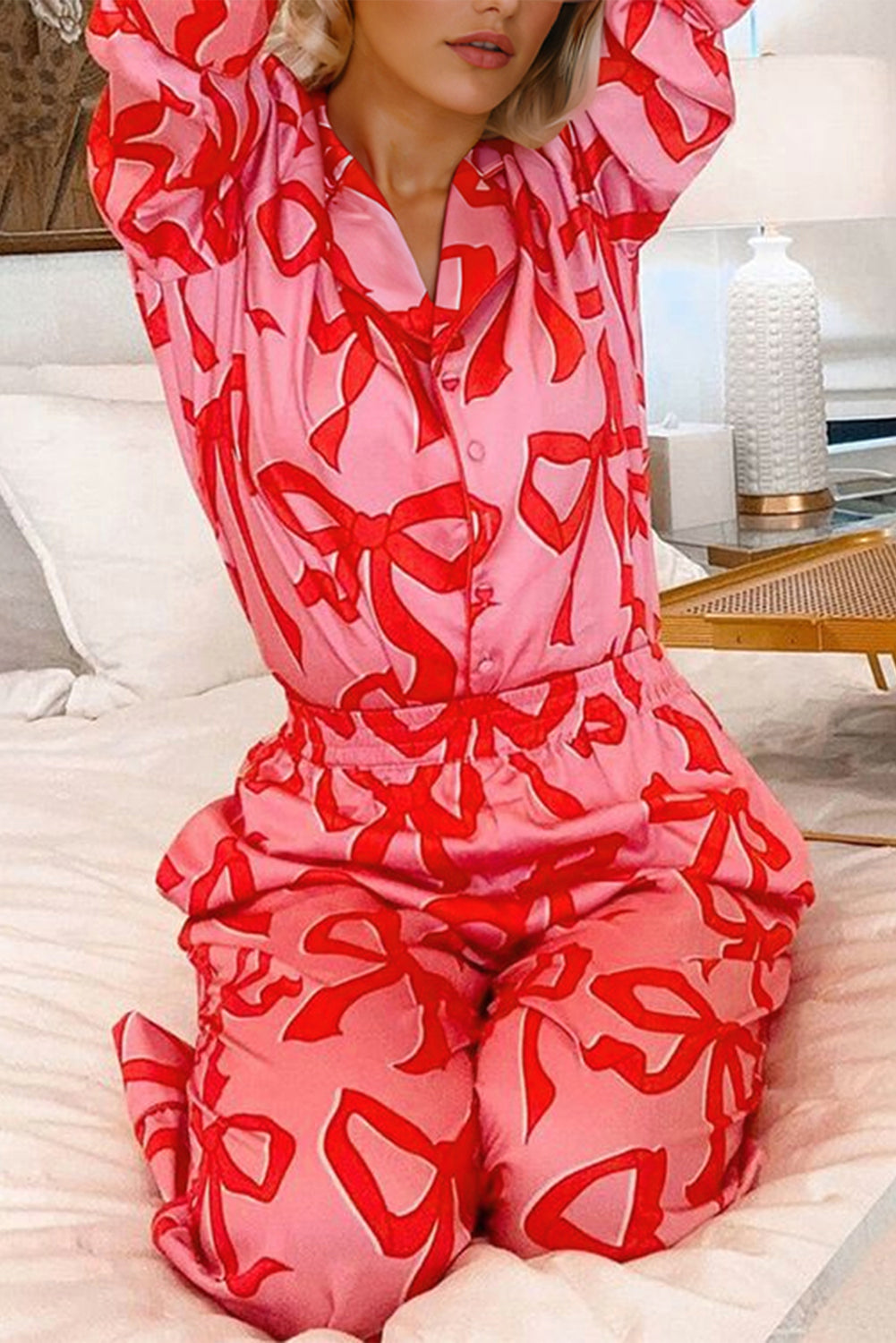 Pijama rosa de 2 piezas con estampado de lazos, estilo camisa y manga larga