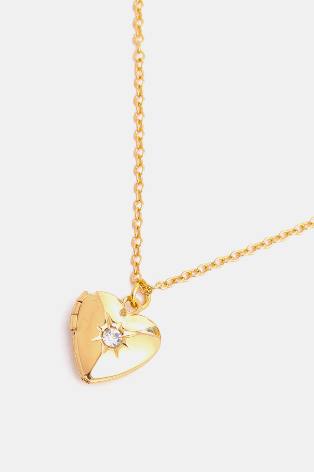 Collar con colgante de circonita en forma de corazón y chapado en oro de 14 quilates