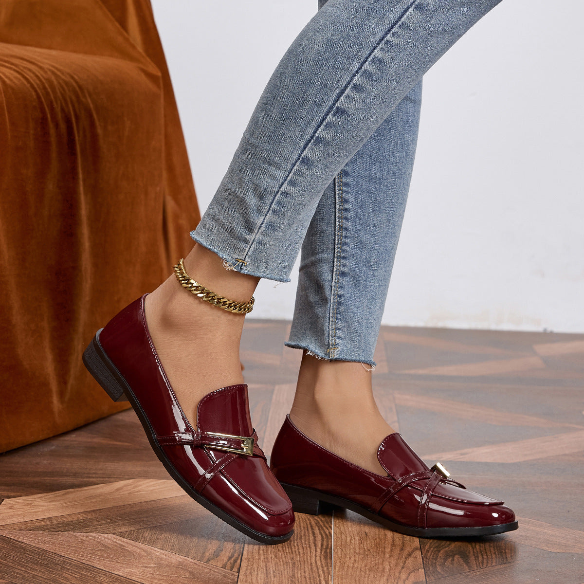Zapatos de charol con punta cuadrada para mujer