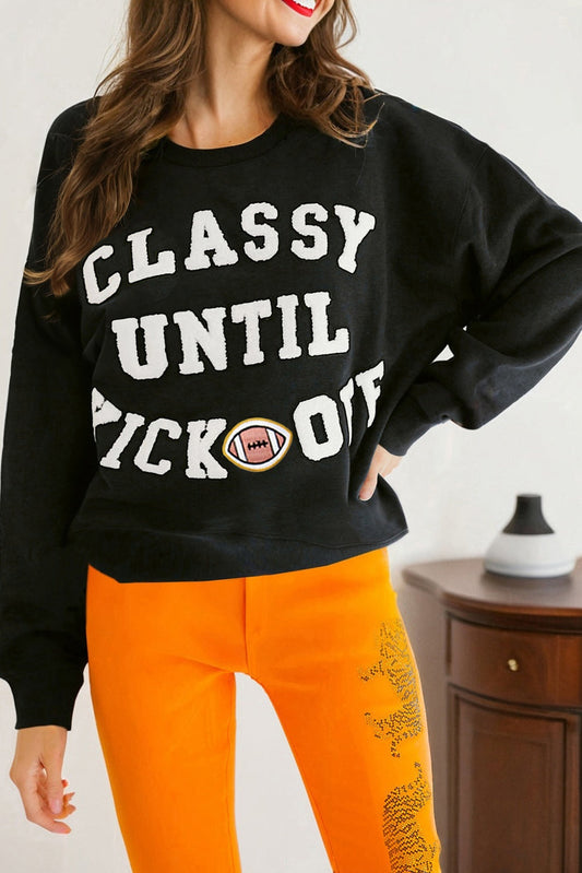 Sudadera suelta con letras de peluche "CLASSY UNTIL KICKOFF" negra