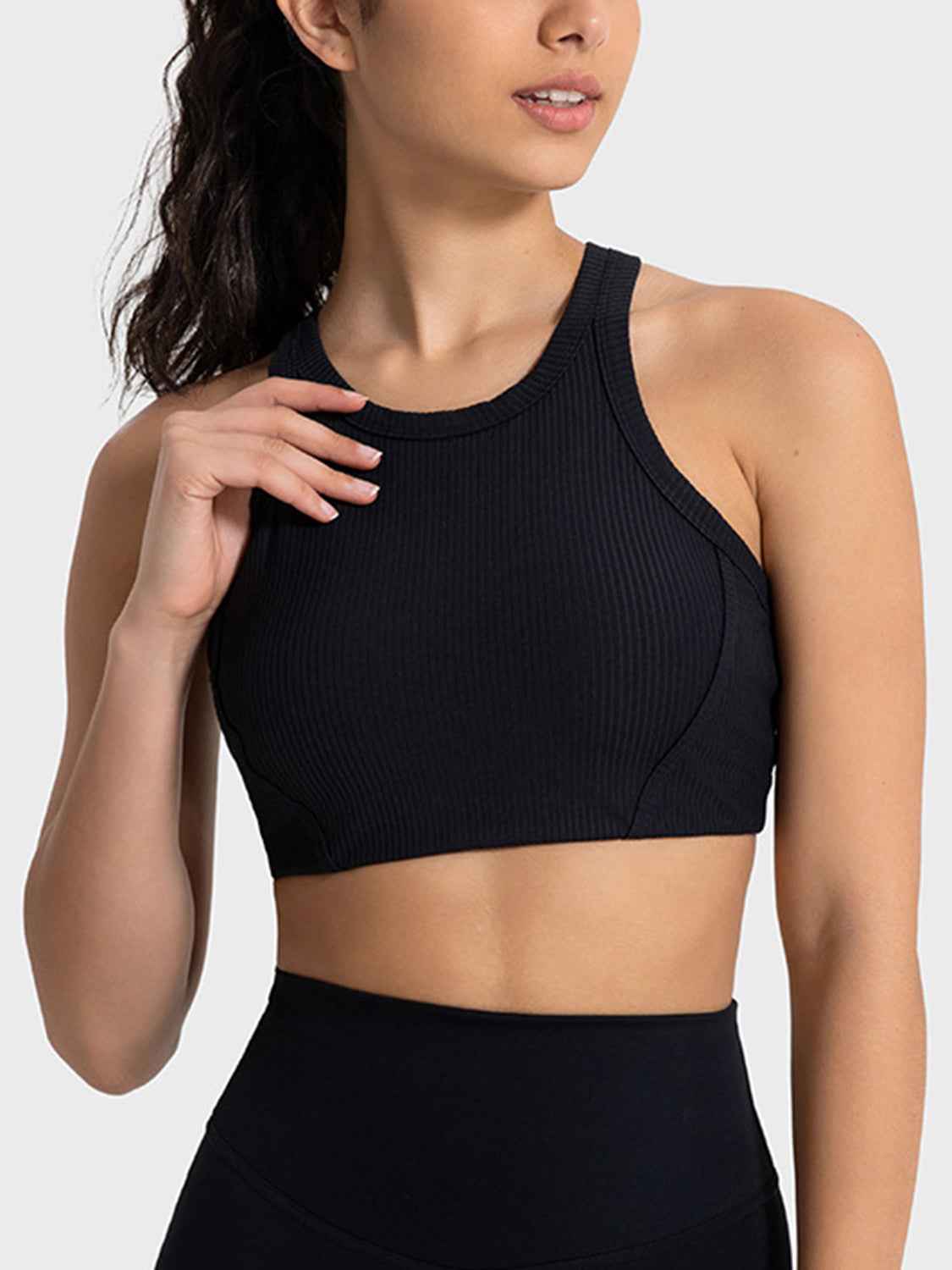 Top deportivo corto con tirantes anchos Millennia
