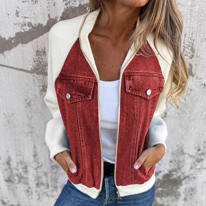 Chaqueta vaquera con cremallera y retales para mujer