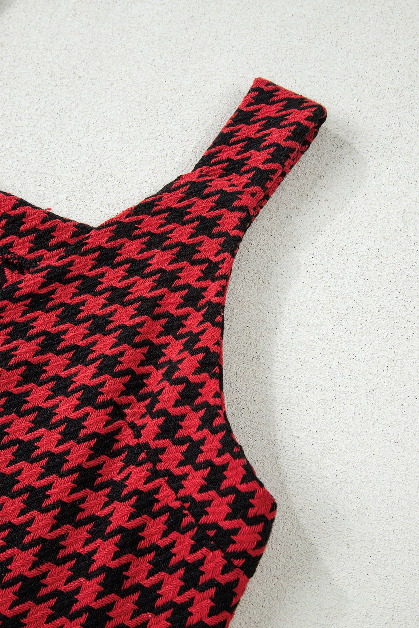 Minivestido sin mangas con cuello de pico y estampado de pata de gallo caqui
