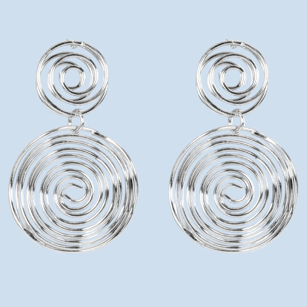 Aretes de oro y plata de moda para el estilo urbano