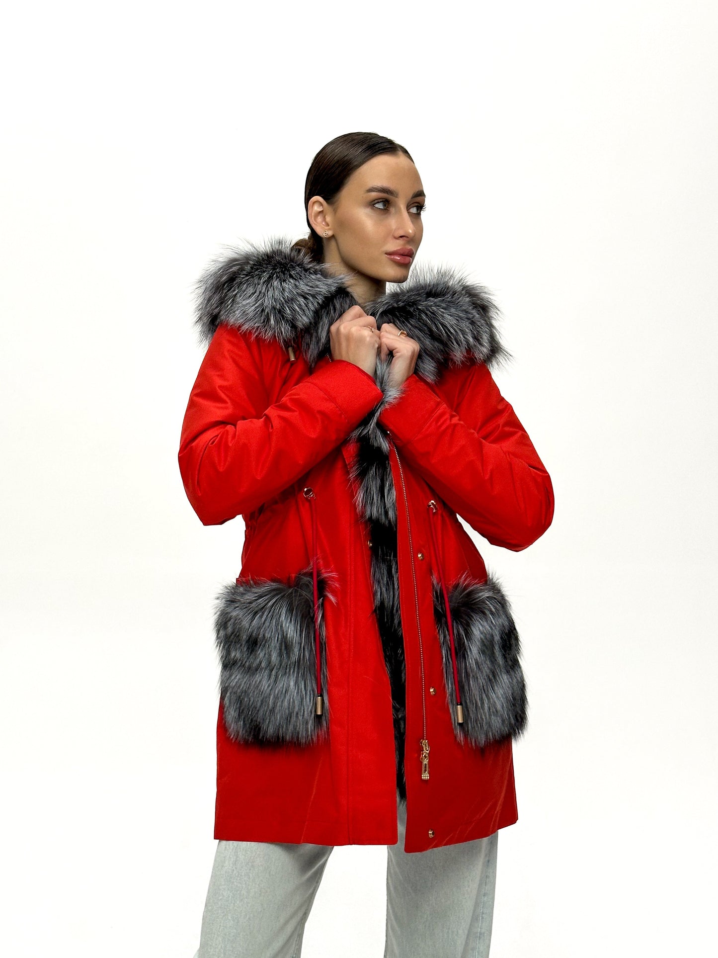 Parka Roma de piel auténtica de zorro plateado y conejo con aislamiento en color rojo