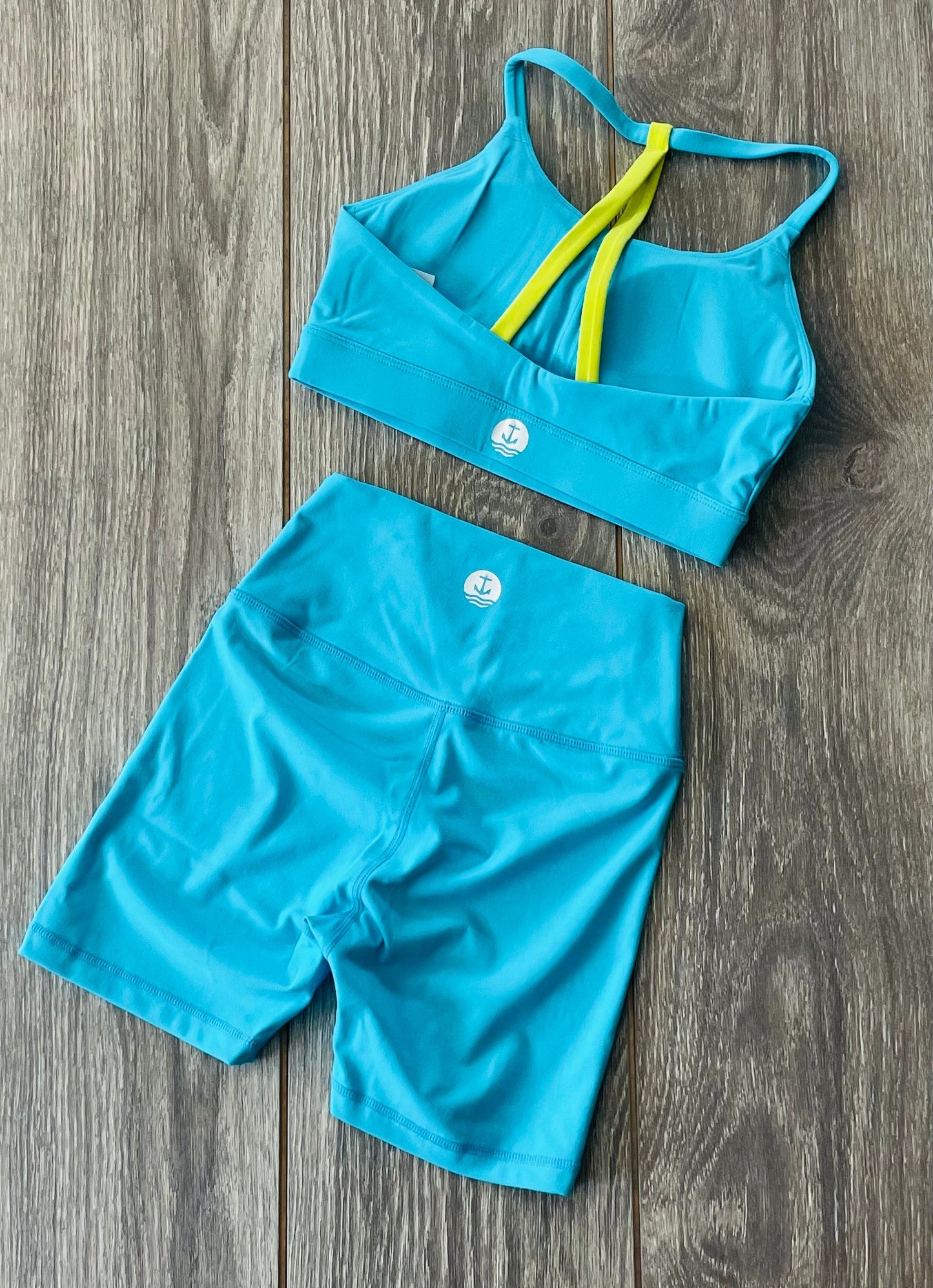 Conjunto Pavo Real Amanecer Turquesa - Top y Pantalones Cortos