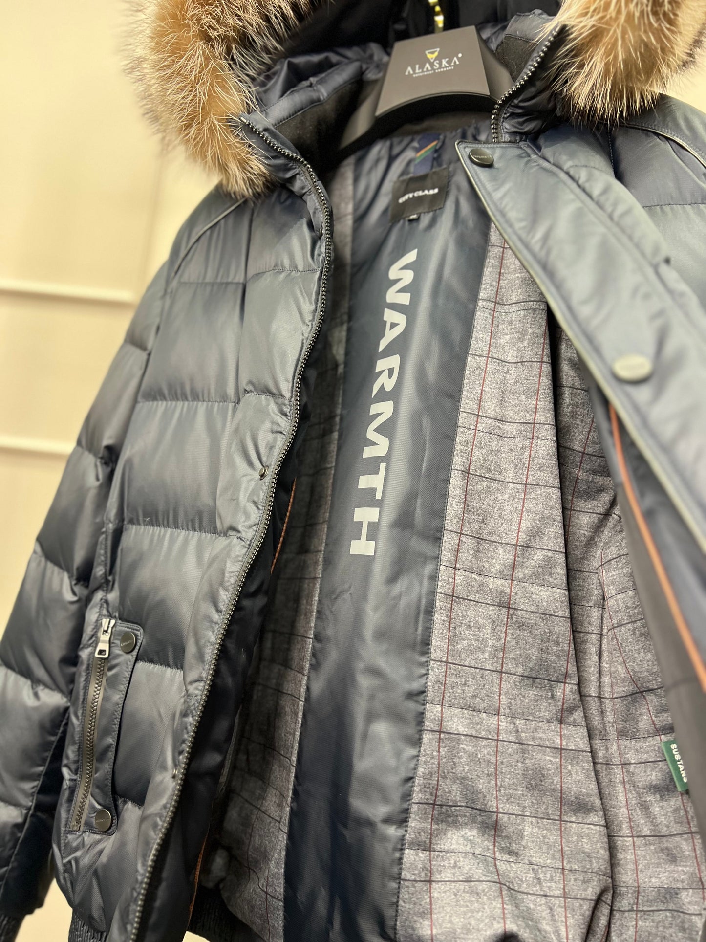Chaqueta acolchada con aislamiento Sorona® y ribete de piel auténtica