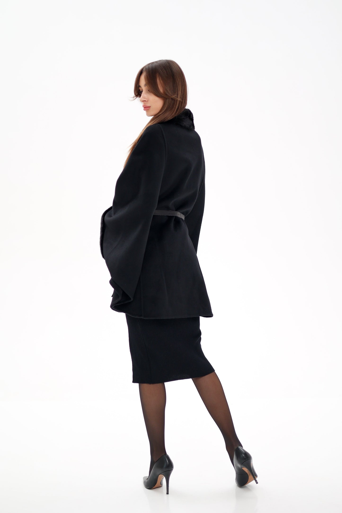 Poncho de lana de doble cara con piel de visón escandinavo auténtico