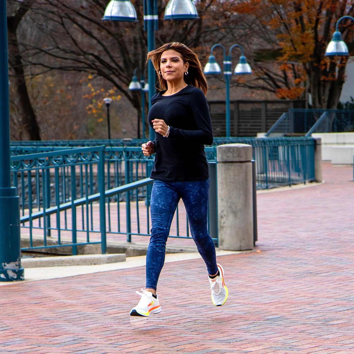 APUS White Women Running Shoe