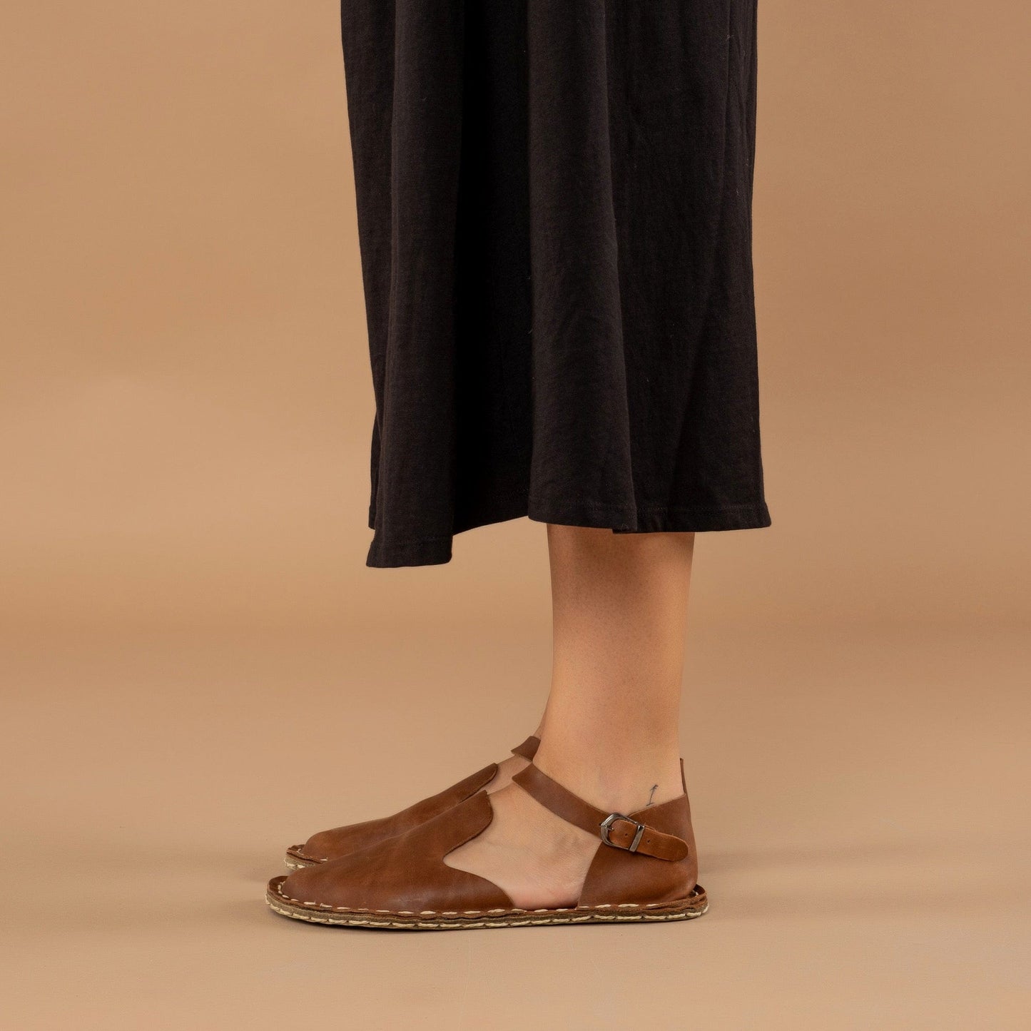Women's Lion Closed Toe Barefoot Sandals