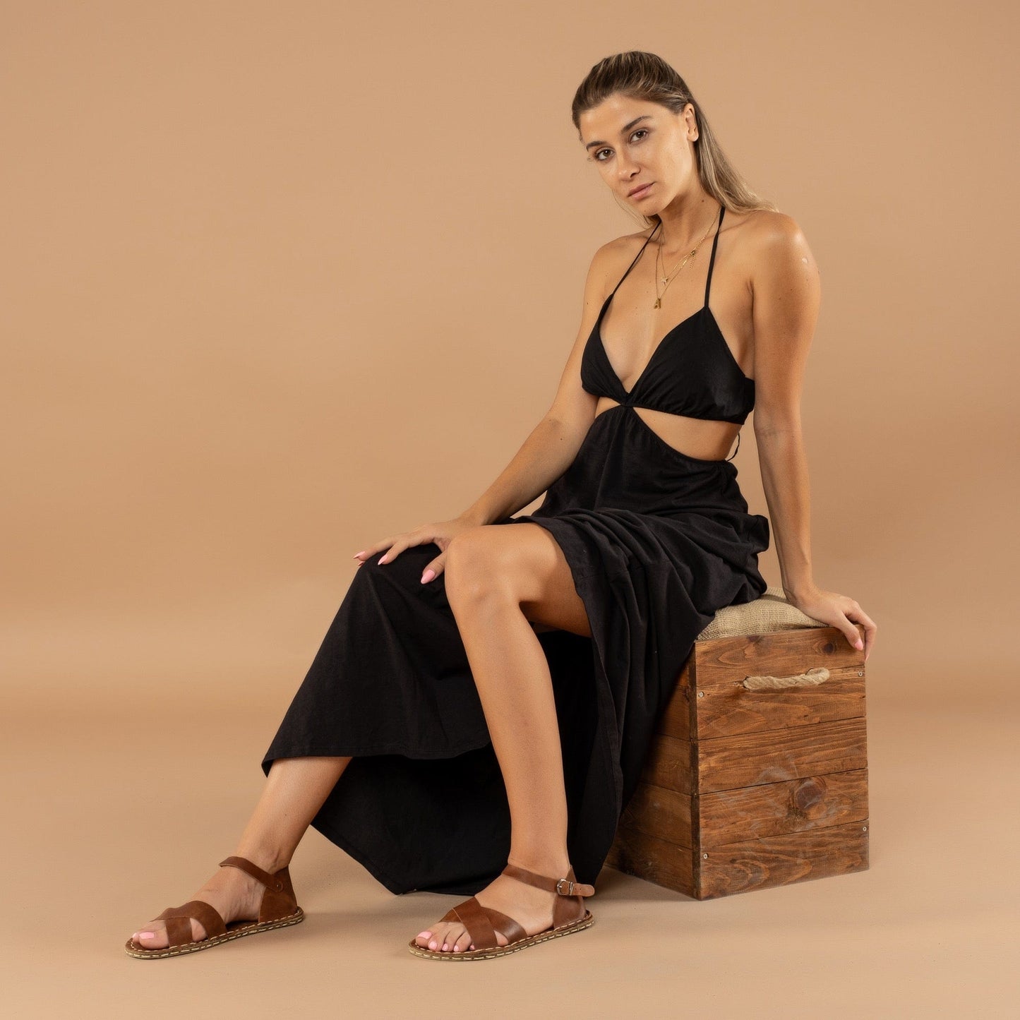Women's Lion Criss-Cross Barefoot Sandals