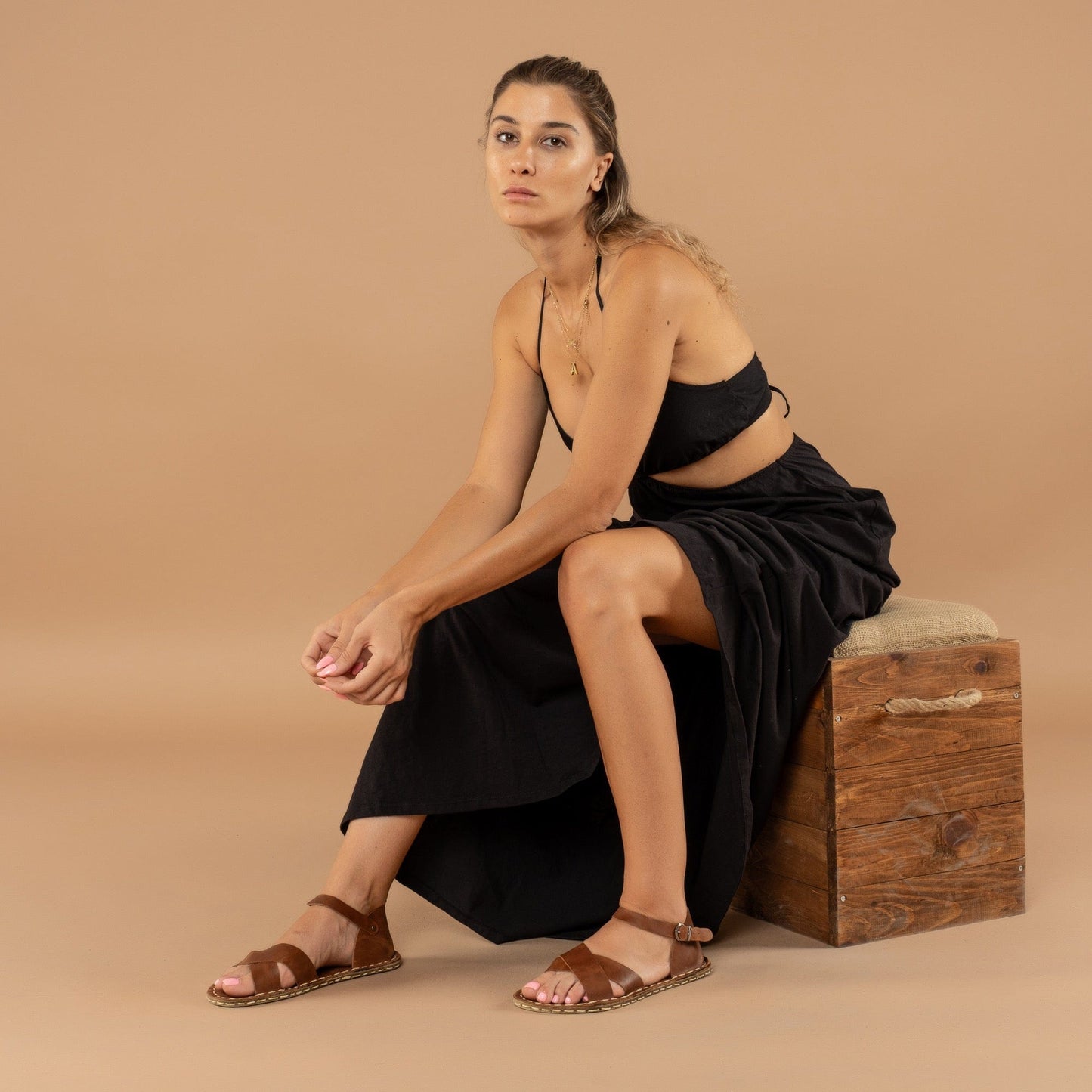 Women's Lion Criss-Cross Barefoot Sandals