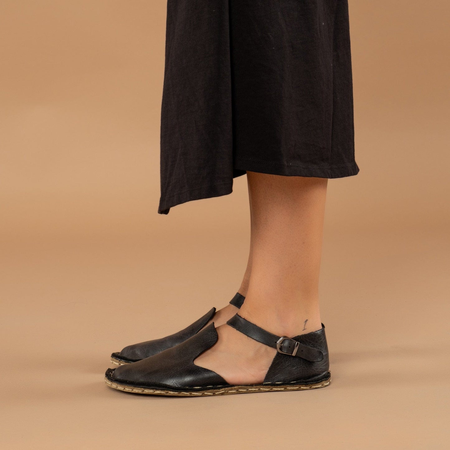 Women's Black Closed Toe Barefoot Sandals