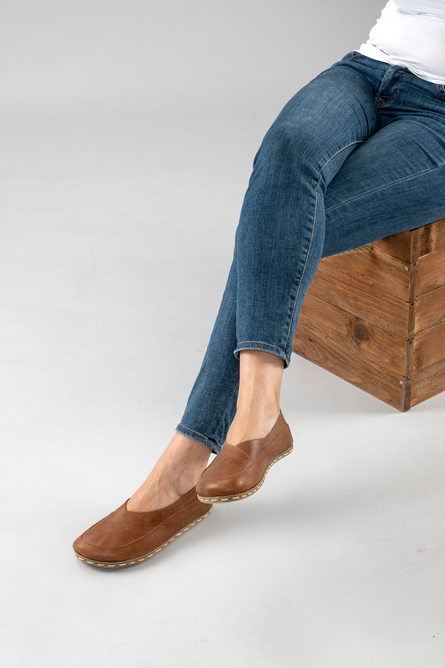 Women's Lion Brown Barefoot Cross Ballet Flats