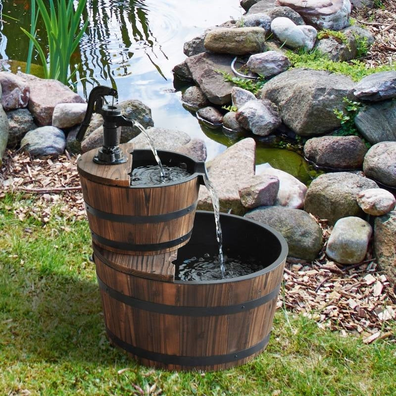 Fuente de agua de barril de whisky de madera maciza de 2 niveles para exteriores con bomba eléctrica