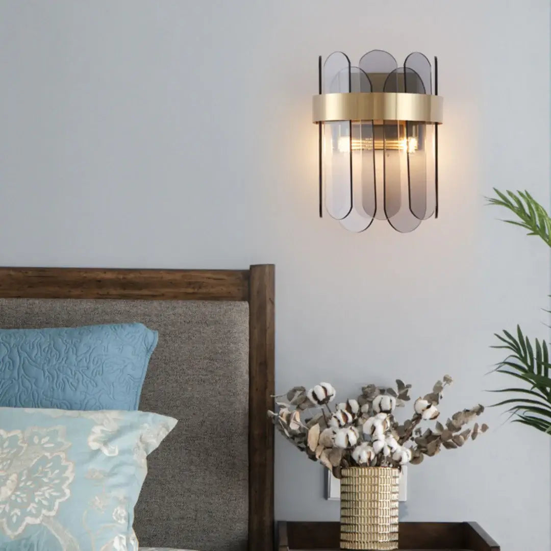 Lámpara de pared de cristal ovalada dorada