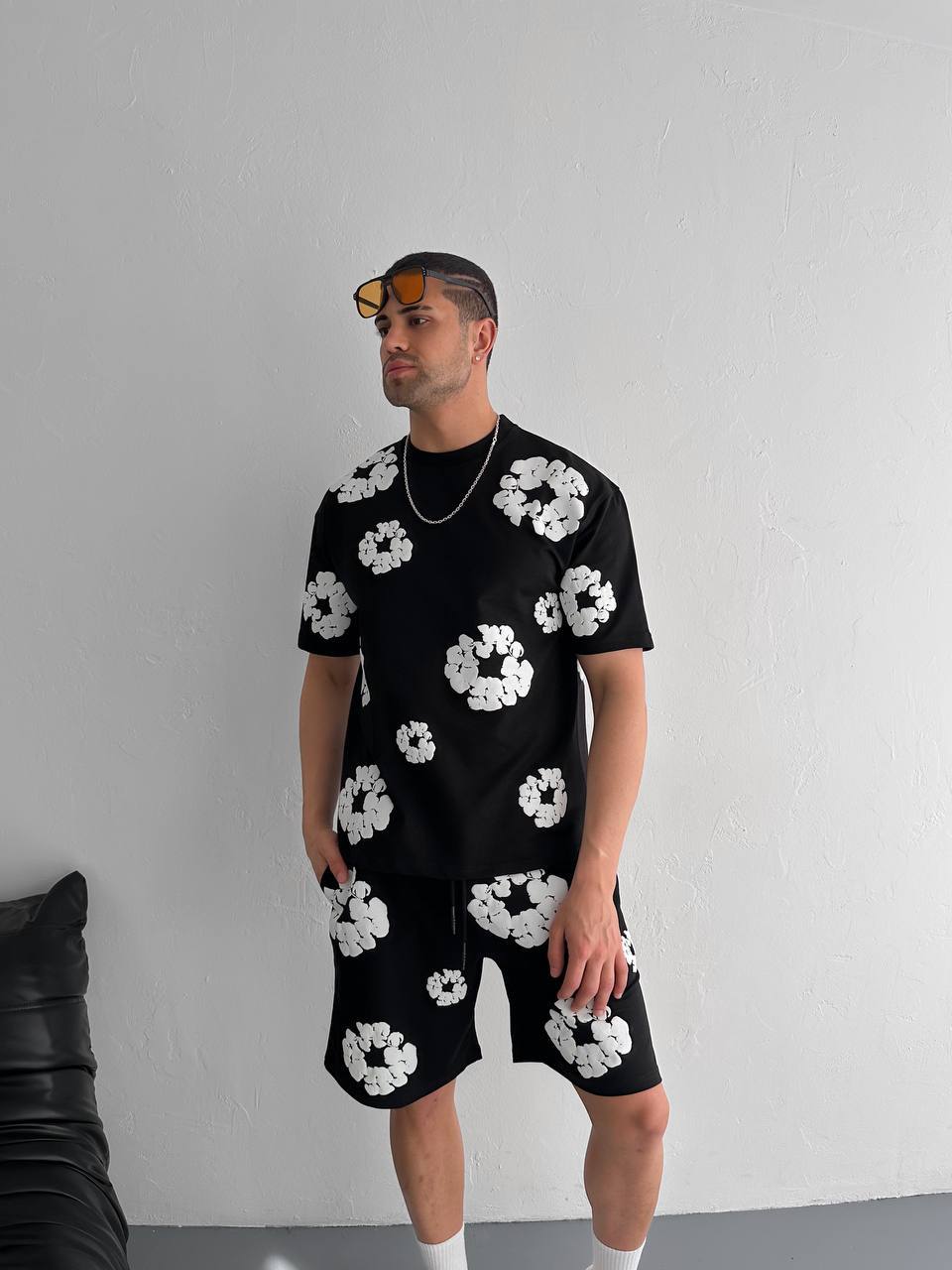 Conjunto a juego con estampado floral abstracto para hombre - Ropa urbana floral vibrante para el verano