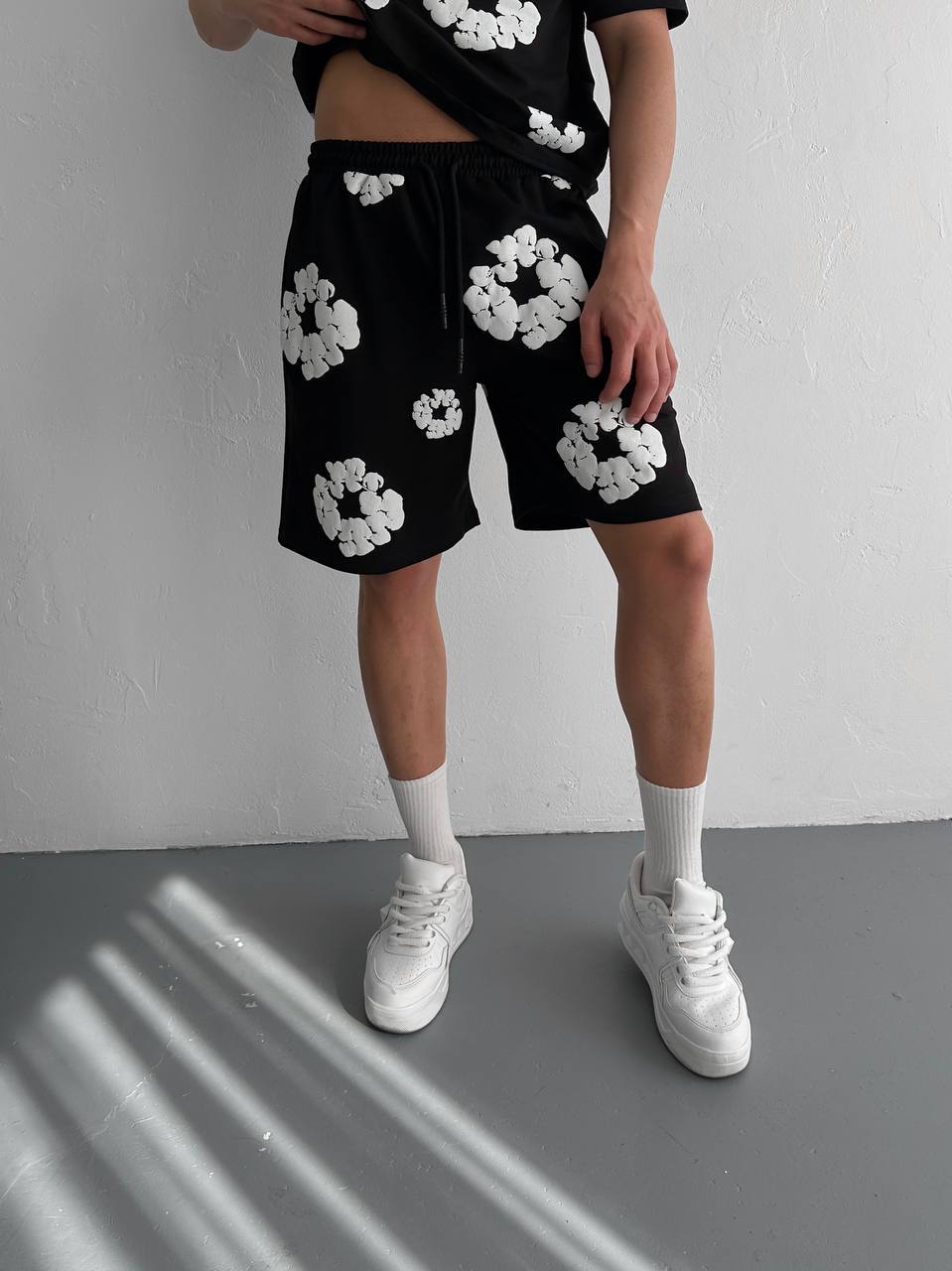 Conjunto a juego con estampado floral abstracto para hombre - Ropa urbana floral vibrante para el verano