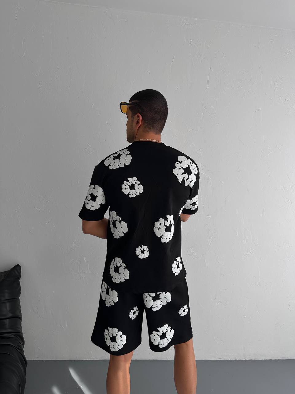 Conjunto a juego con estampado floral abstracto para hombre - Ropa urbana floral vibrante para el verano