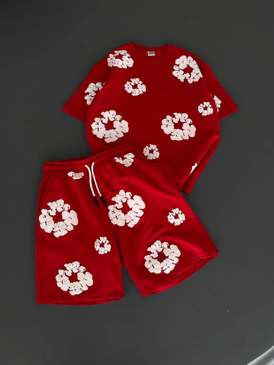 Conjunto a juego con estampado floral abstracto para hombre - Ropa urbana floral vibrante para el verano