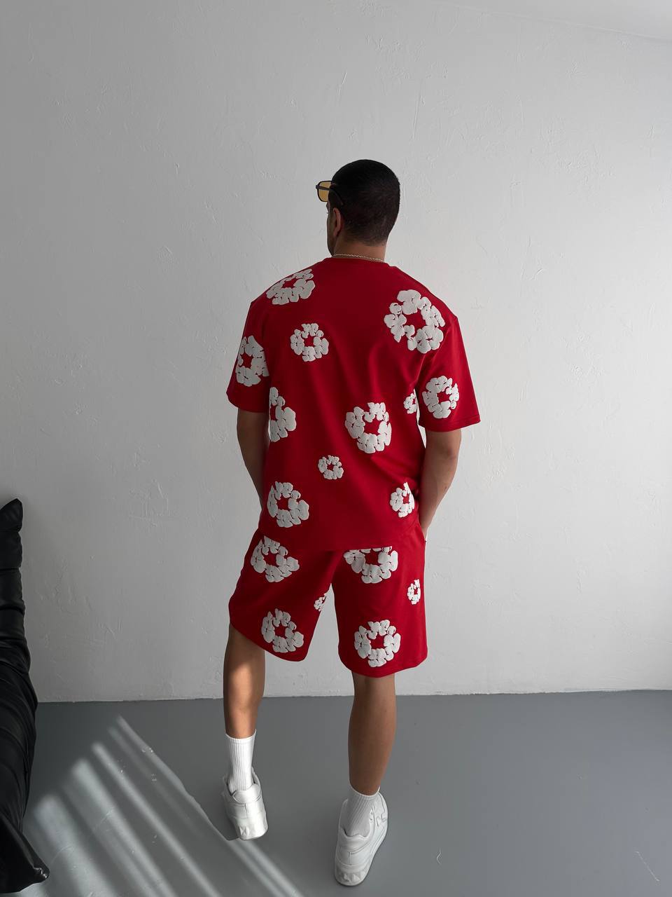Conjunto a juego con estampado floral abstracto para hombre - Ropa urbana floral vibrante para el verano