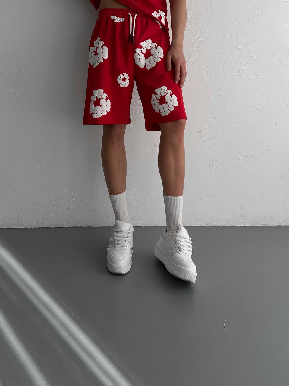 Conjunto a juego con estampado floral abstracto para hombre - Ropa urbana floral vibrante para el verano
