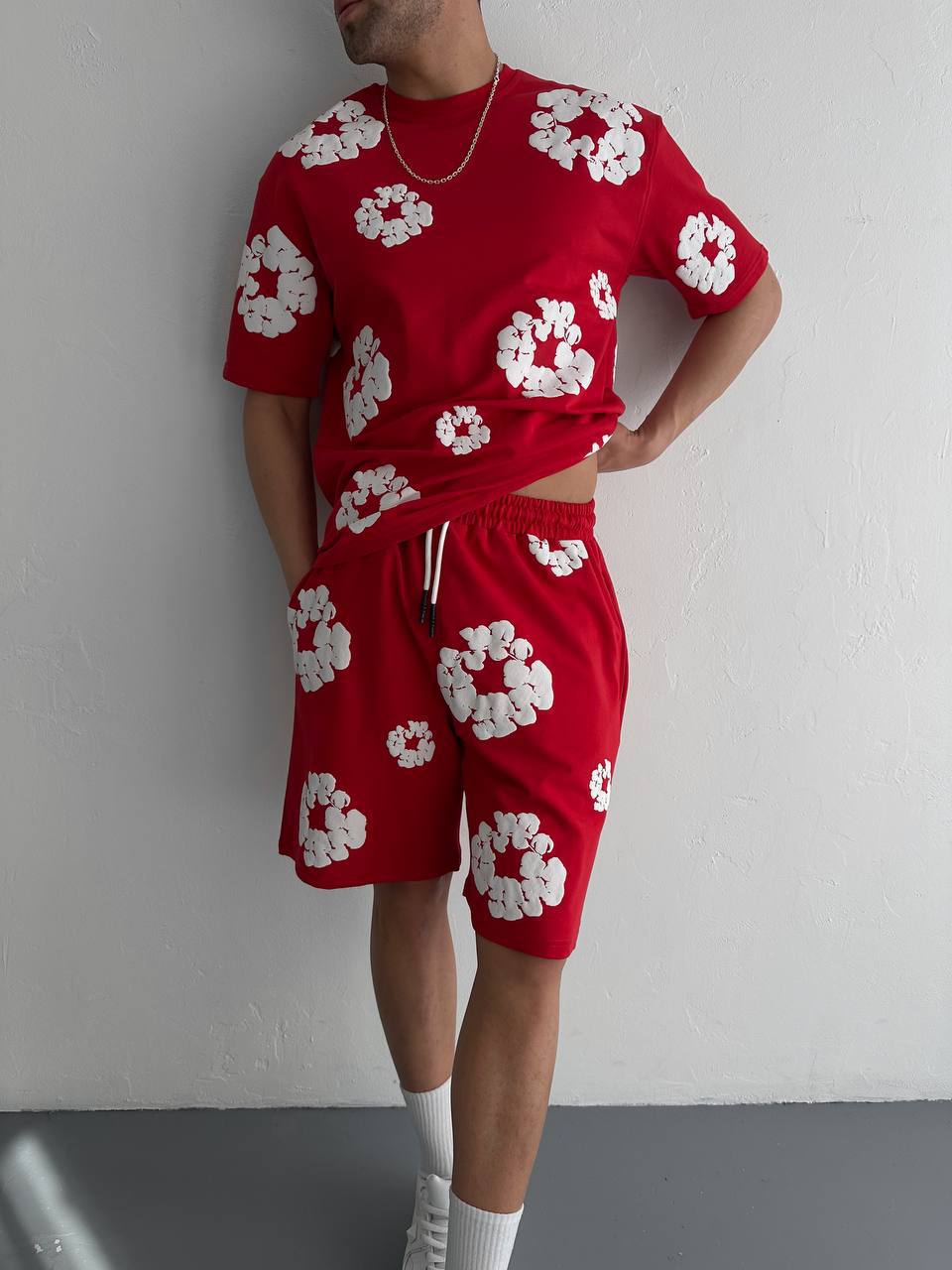 Conjunto a juego con estampado floral abstracto para hombre - Ropa urbana floral vibrante para el verano