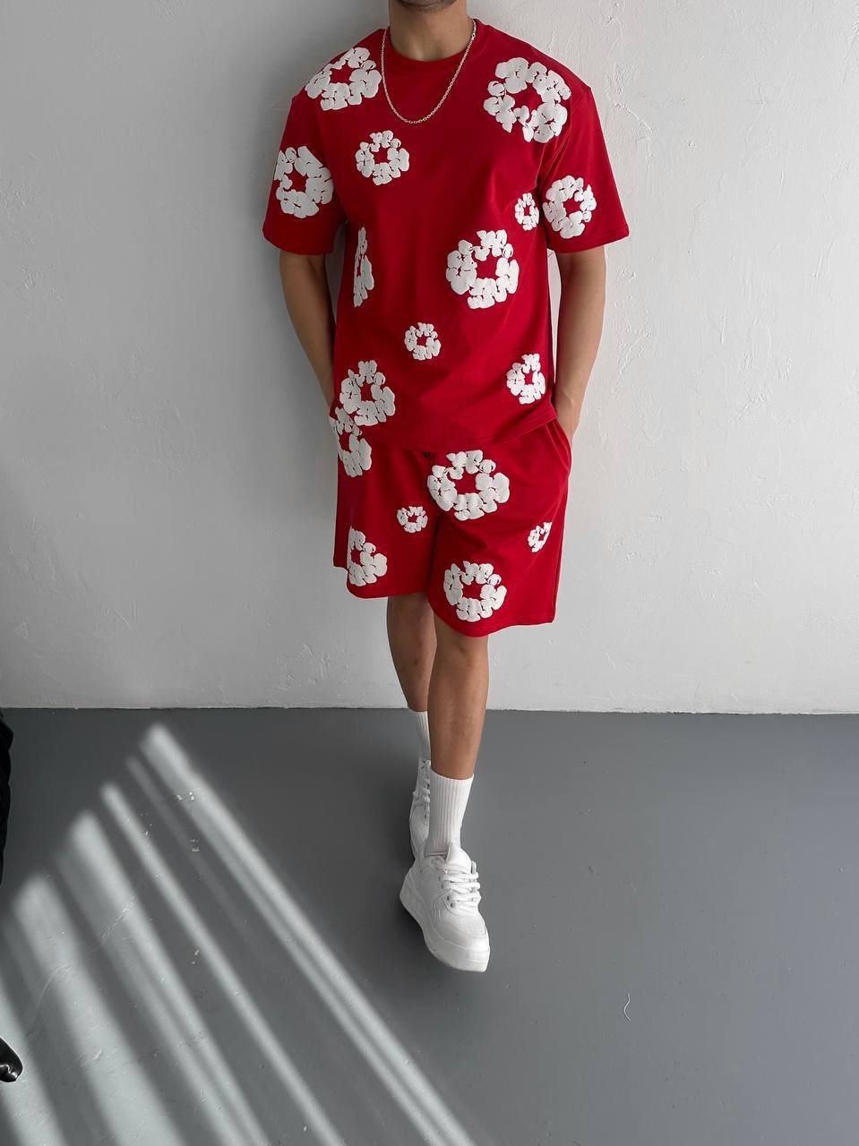 Conjunto a juego con estampado floral abstracto para hombre - Ropa urbana floral vibrante para el verano