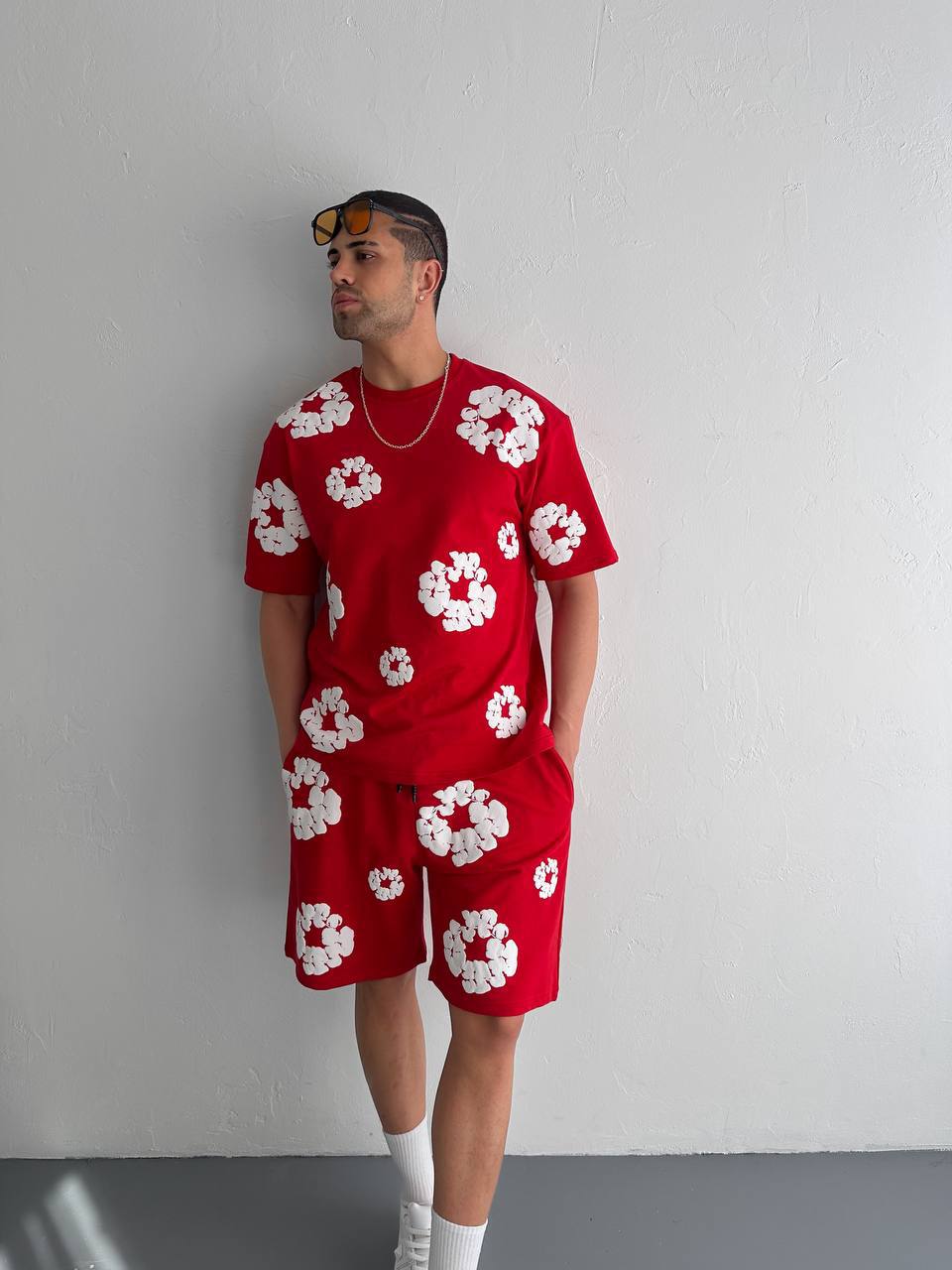 Conjunto a juego con estampado floral abstracto para hombre - Ropa urbana floral vibrante para el verano