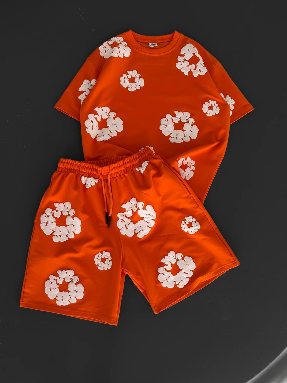 Conjunto a juego con estampado floral abstracto para hombre - Ropa urbana floral vibrante para el verano
