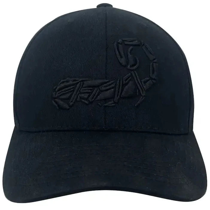 Gorra con el logo del escorpión