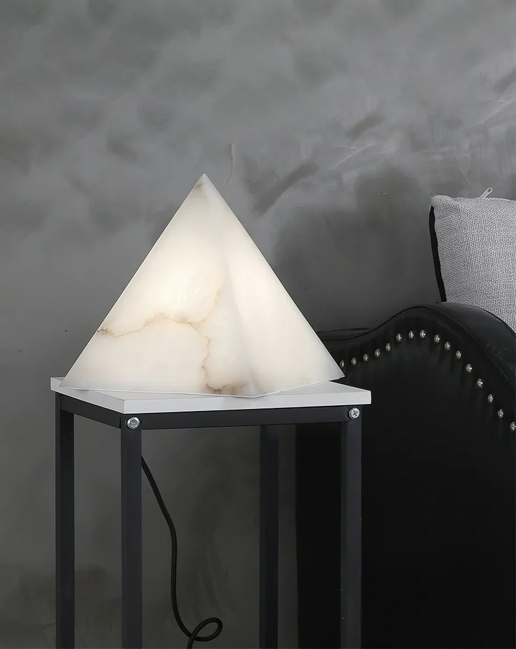 Lámpara de Mesa Piramidal de Alabastro