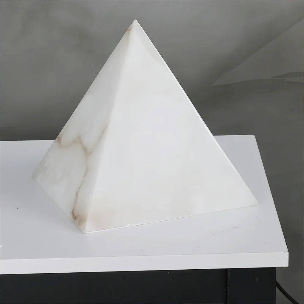 Lámpara de Mesa Piramidal de Alabastro