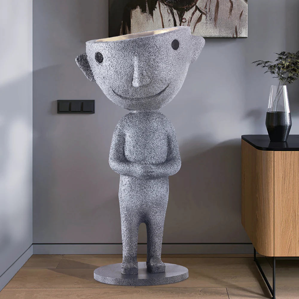 Lámpara de pie con estatua alienígena