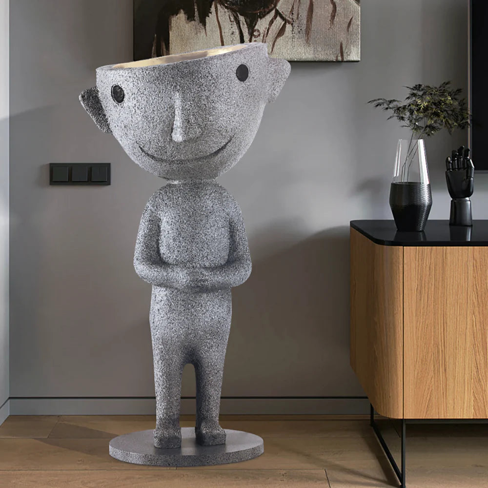 Lámpara de pie con estatua alienígena