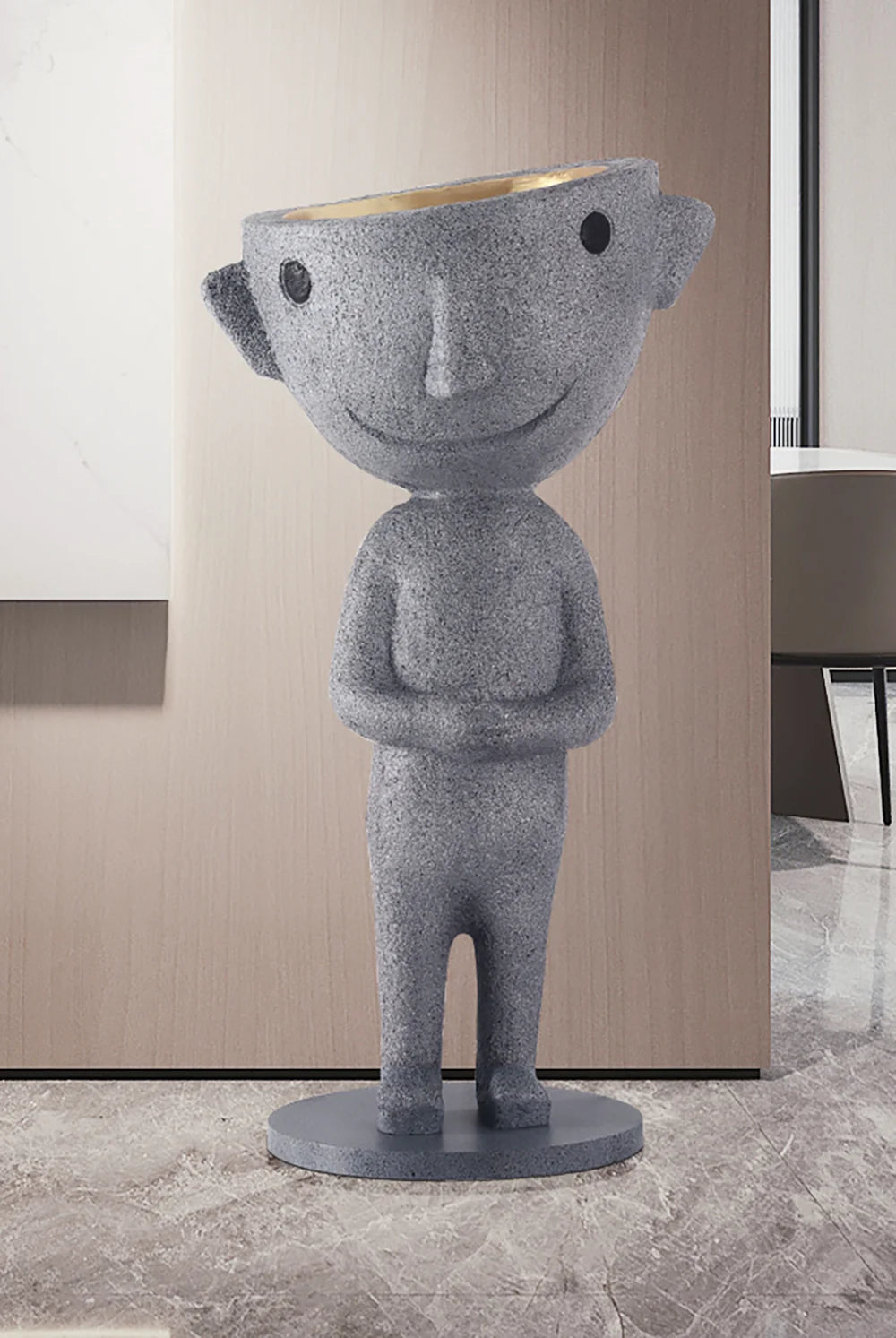 Lámpara de pie con estatua alienígena