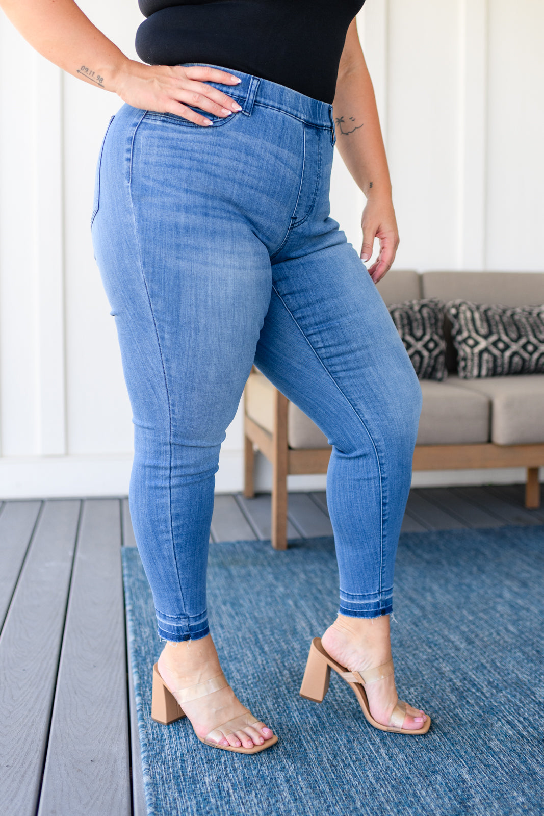 Jeans ajustados Amanda High Rise Pull on Release Hem