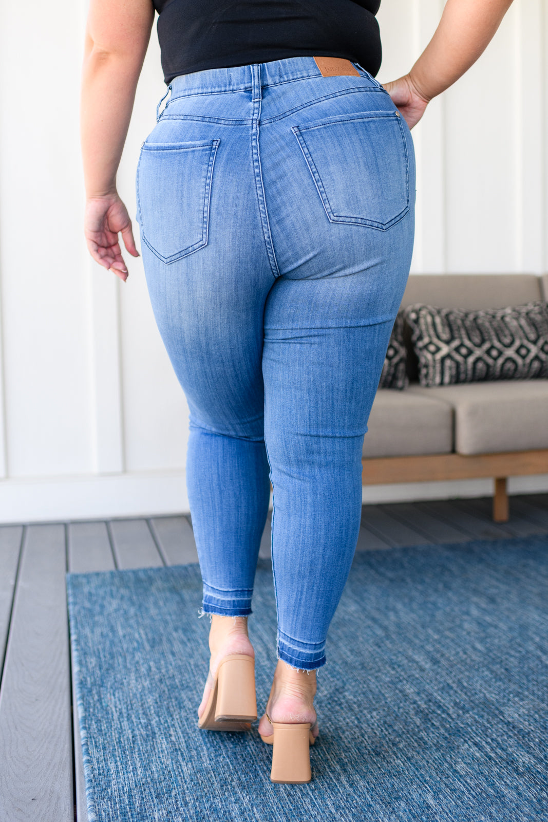 Jeans ajustados Amanda High Rise Pull on Release Hem