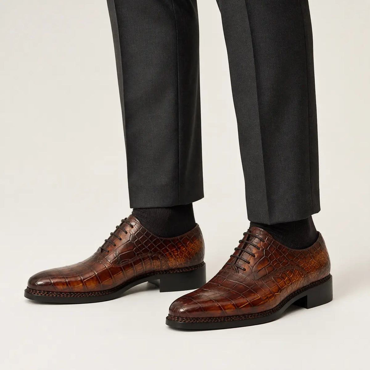 Shaded Brown Textured Plain-Toe Oxford Shoe